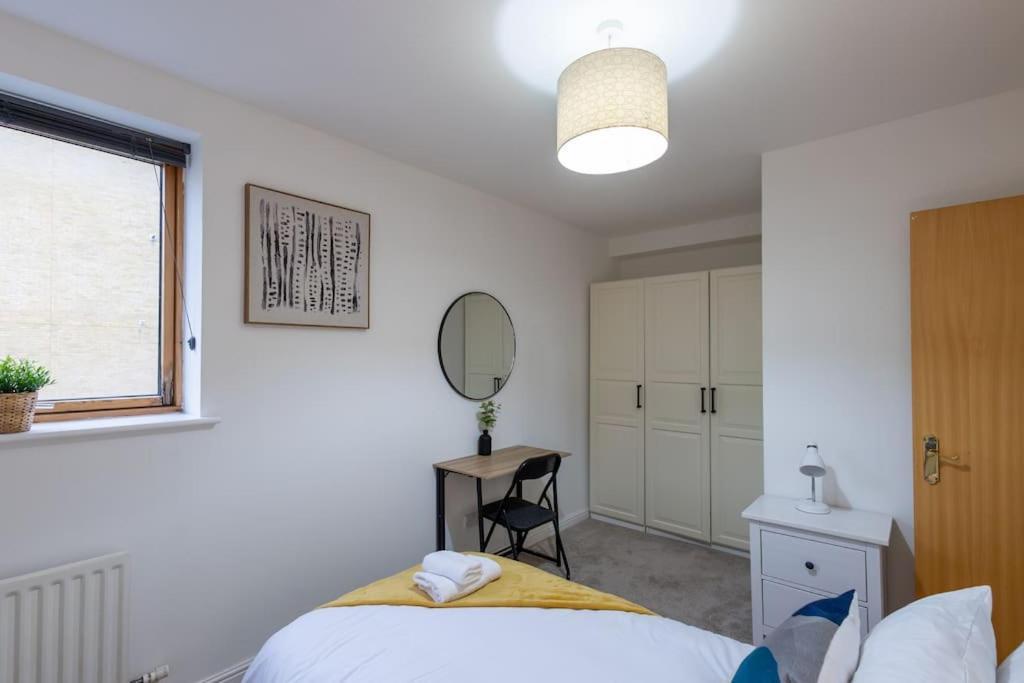 Morden London Apartment, By The Sea With Free Parking Exterior photo